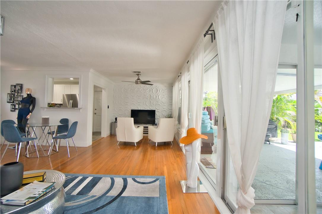 POINSETTA PARK - Residential