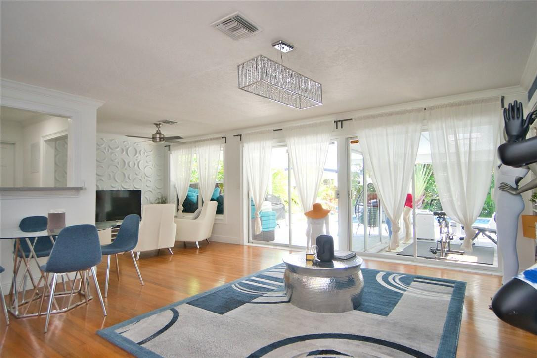 POINSETTA PARK - Residential