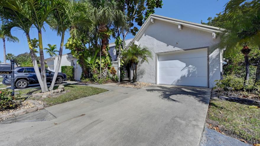 6660 Canary Palm Circle