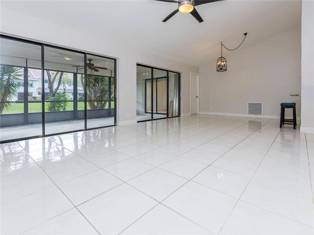 The Meadows Of Crystal La - Residential