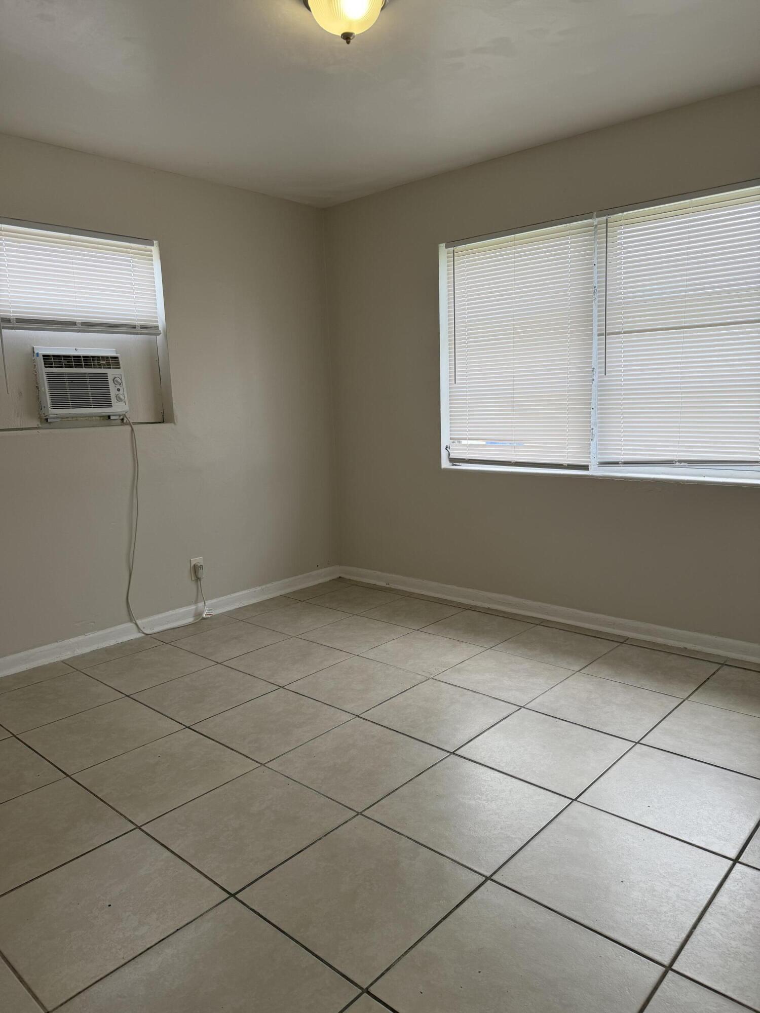 PARK MANOR 1 - Residential Lease