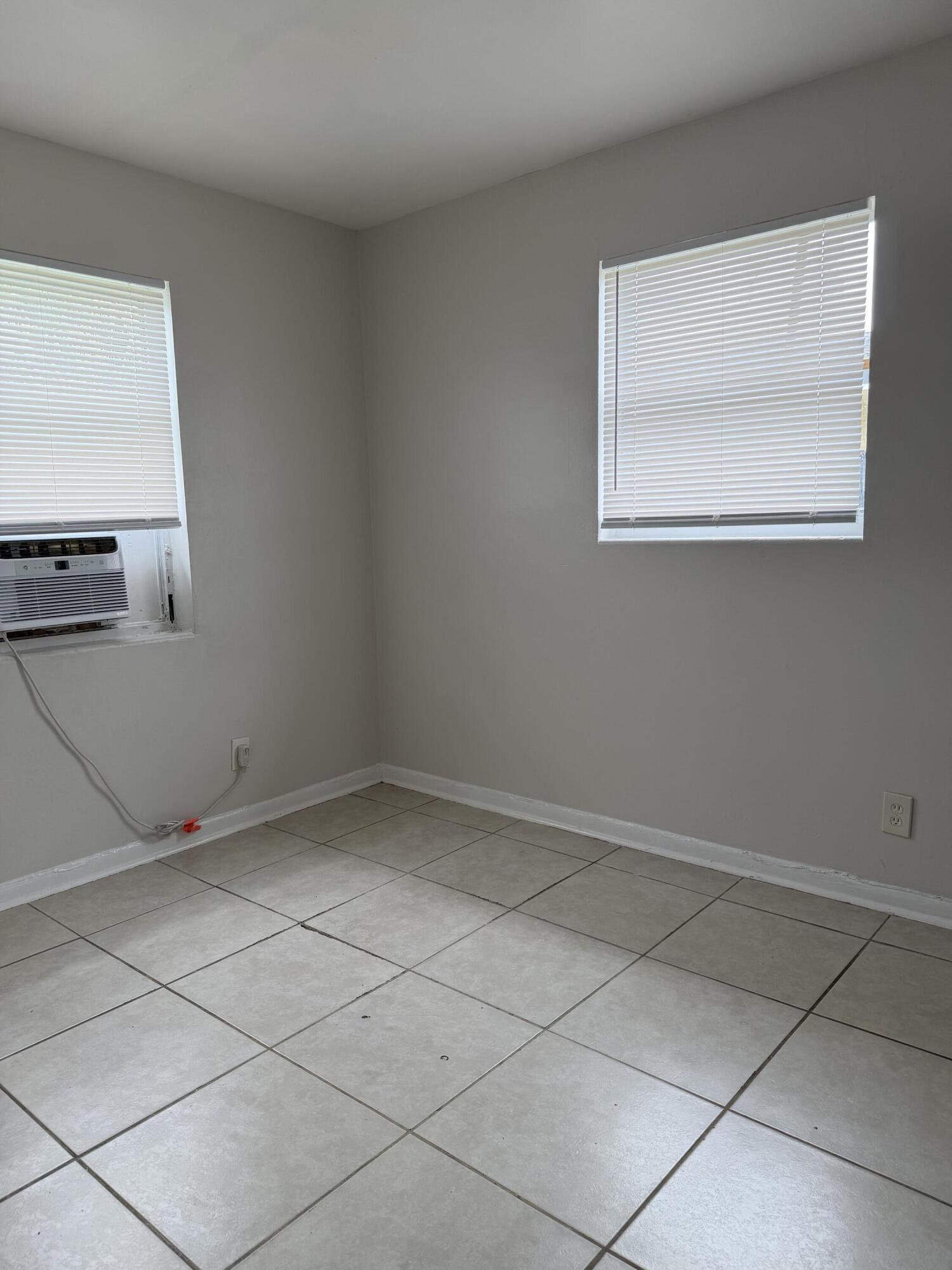 PARK MANOR 1 - Residential Lease