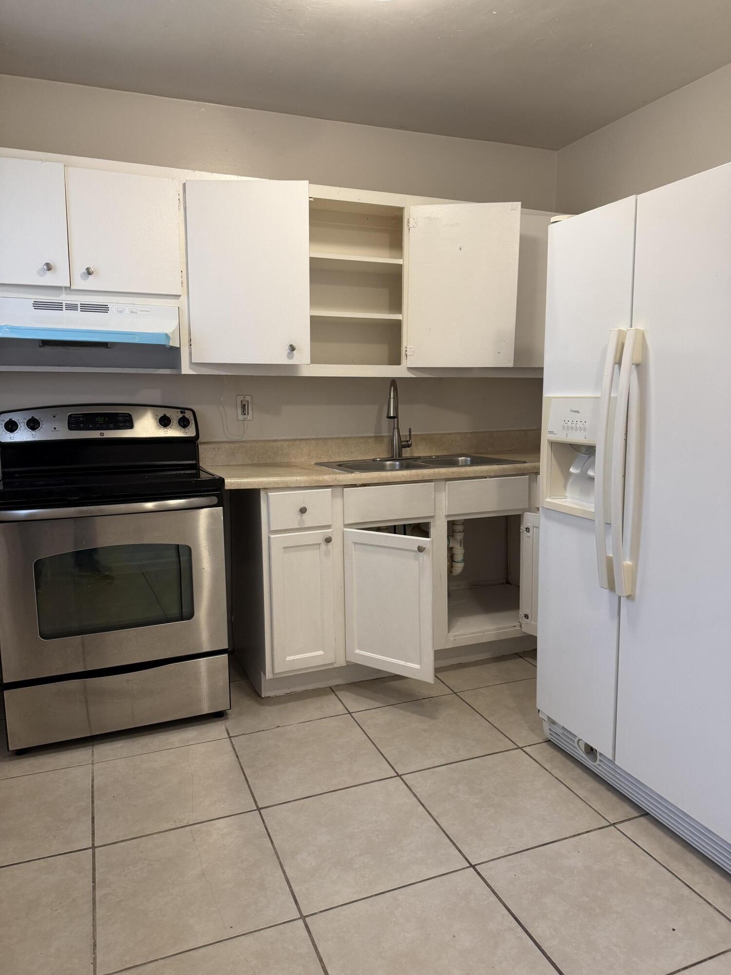 PARK MANOR 1 - Residential Lease