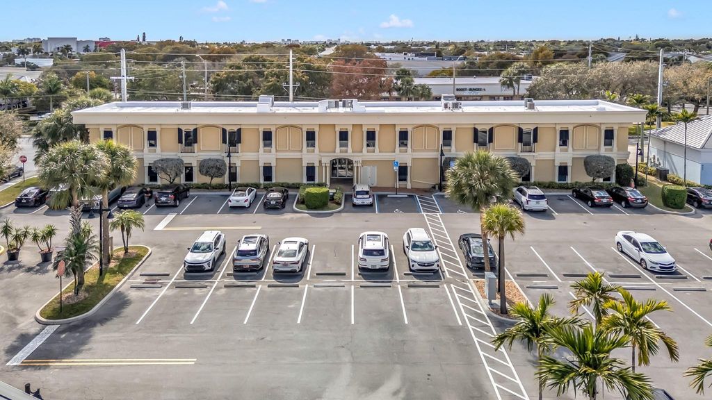 Photo of 665 SE 10th Street #201, Deerfield Beach, FL 33441 (MLS # F10552333)