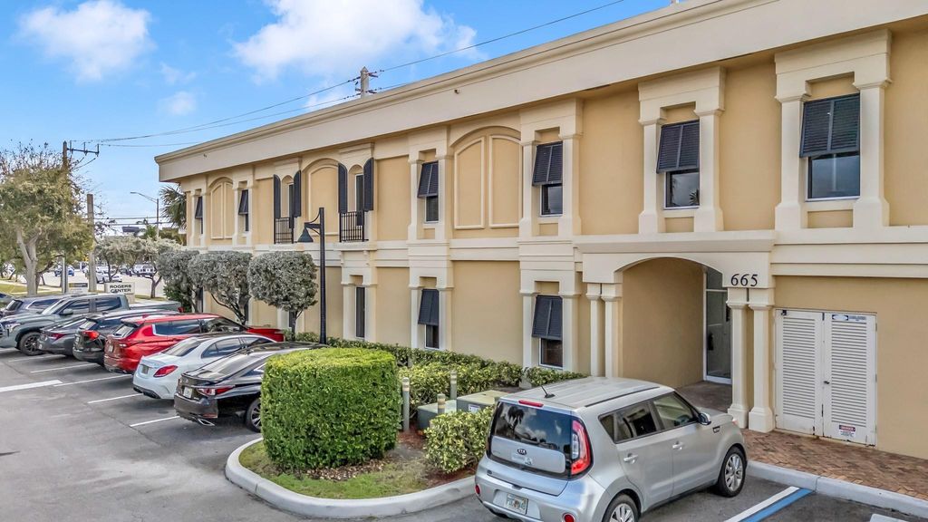 Photo of 665 SE 10th Street #201, Deerfield Beach, FL 33441 (MLS # F10552333)