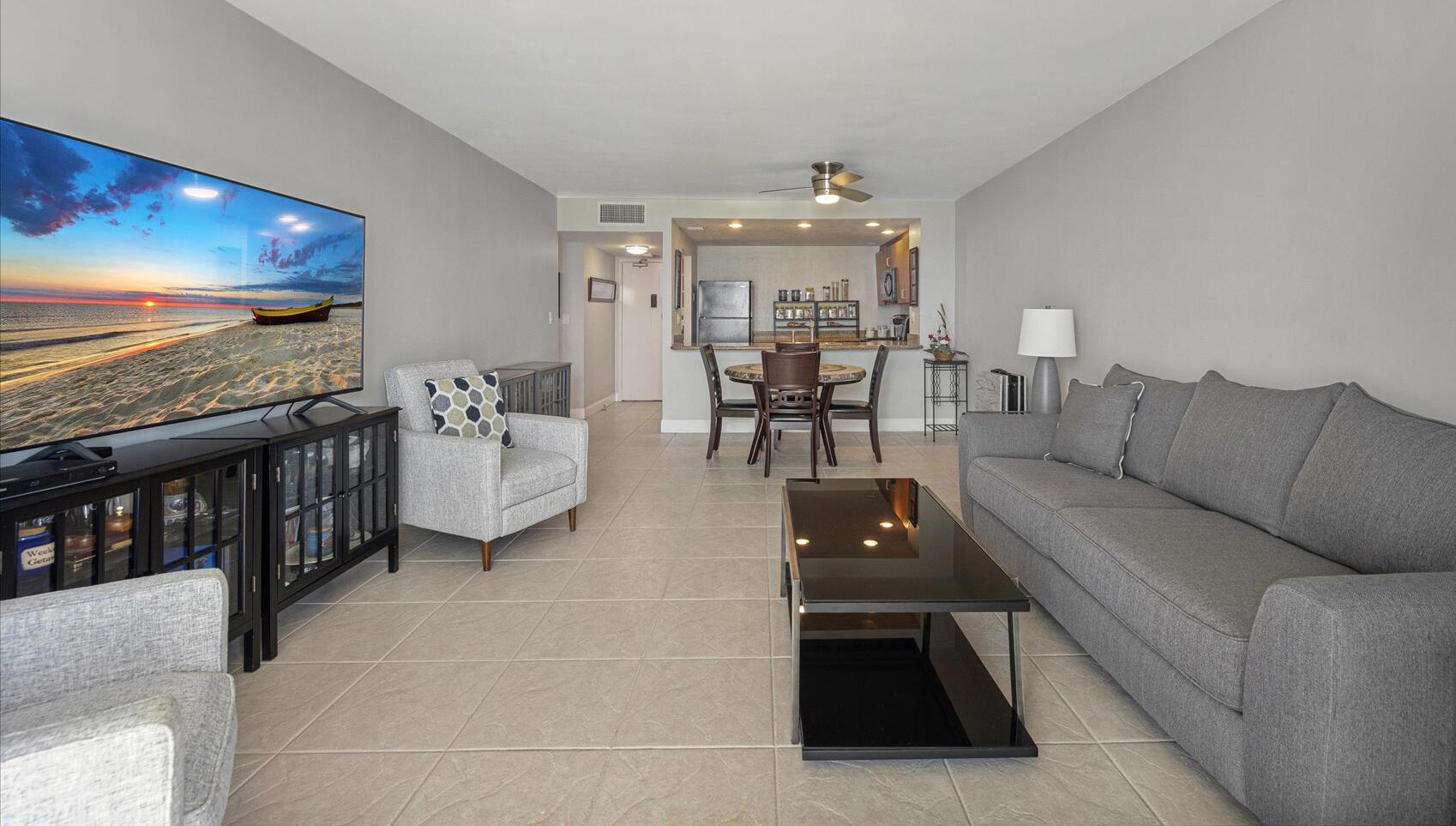 LE CHATEAU ROYAL CONDO - Residential