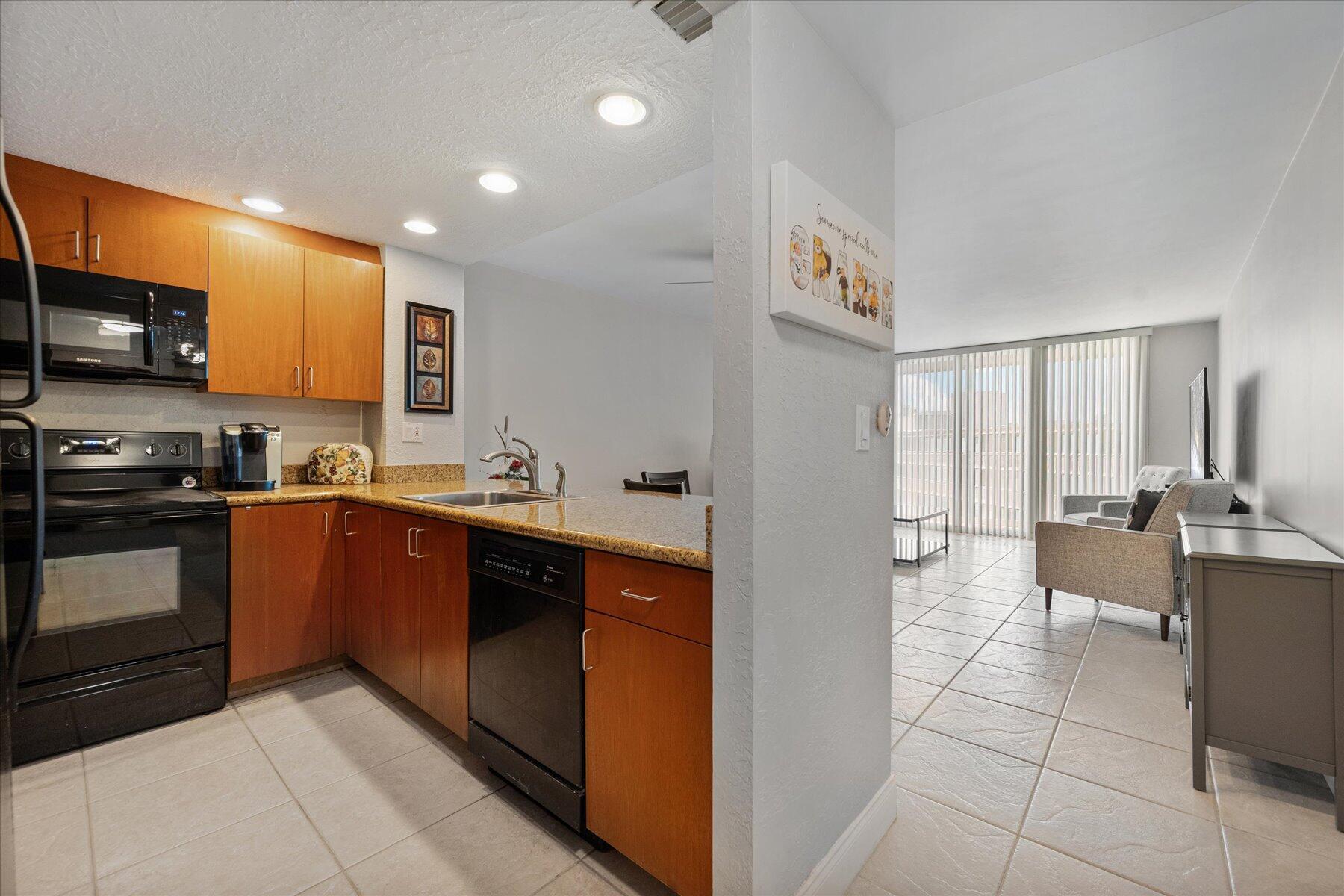 LE CHATEAU ROYAL CONDO - Residential