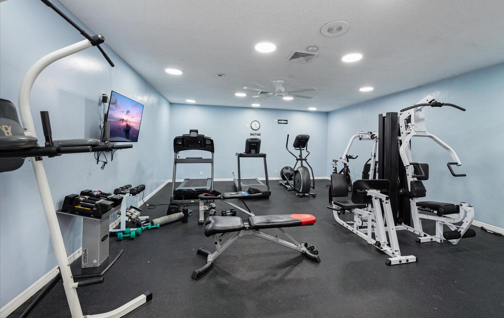 LE CHATEAU ROYAL CONDO - Residential
