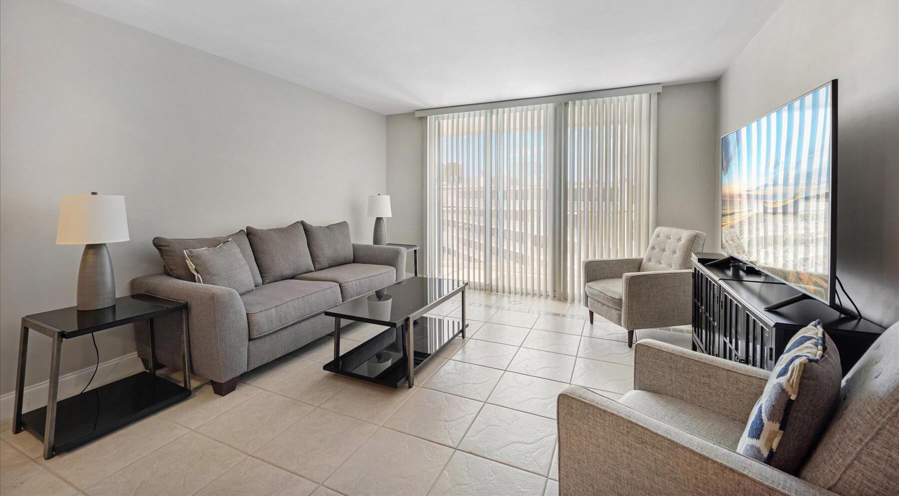 LE CHATEAU ROYAL CONDO - Residential