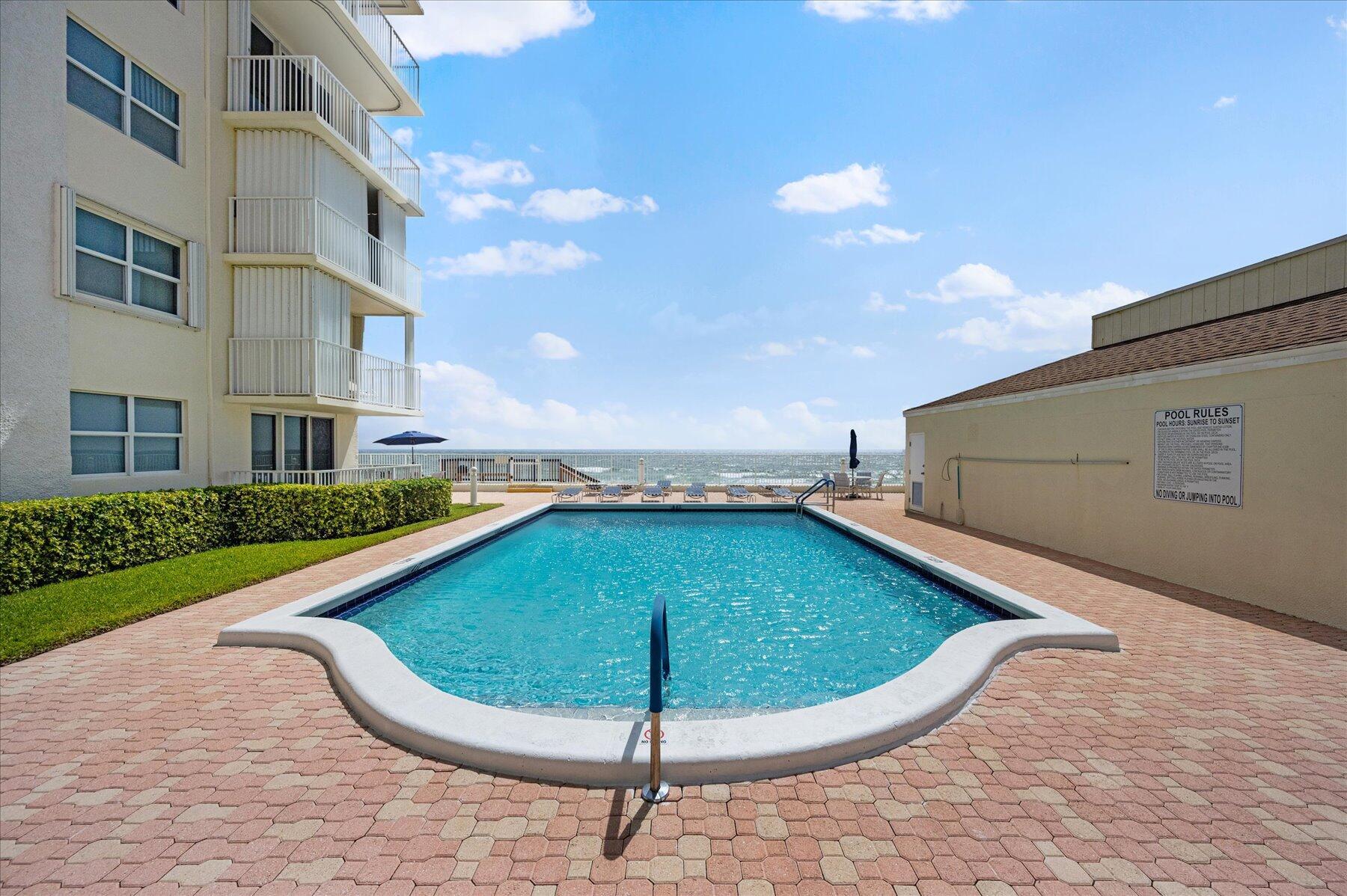 LE CHATEAU ROYAL CONDO - Residential