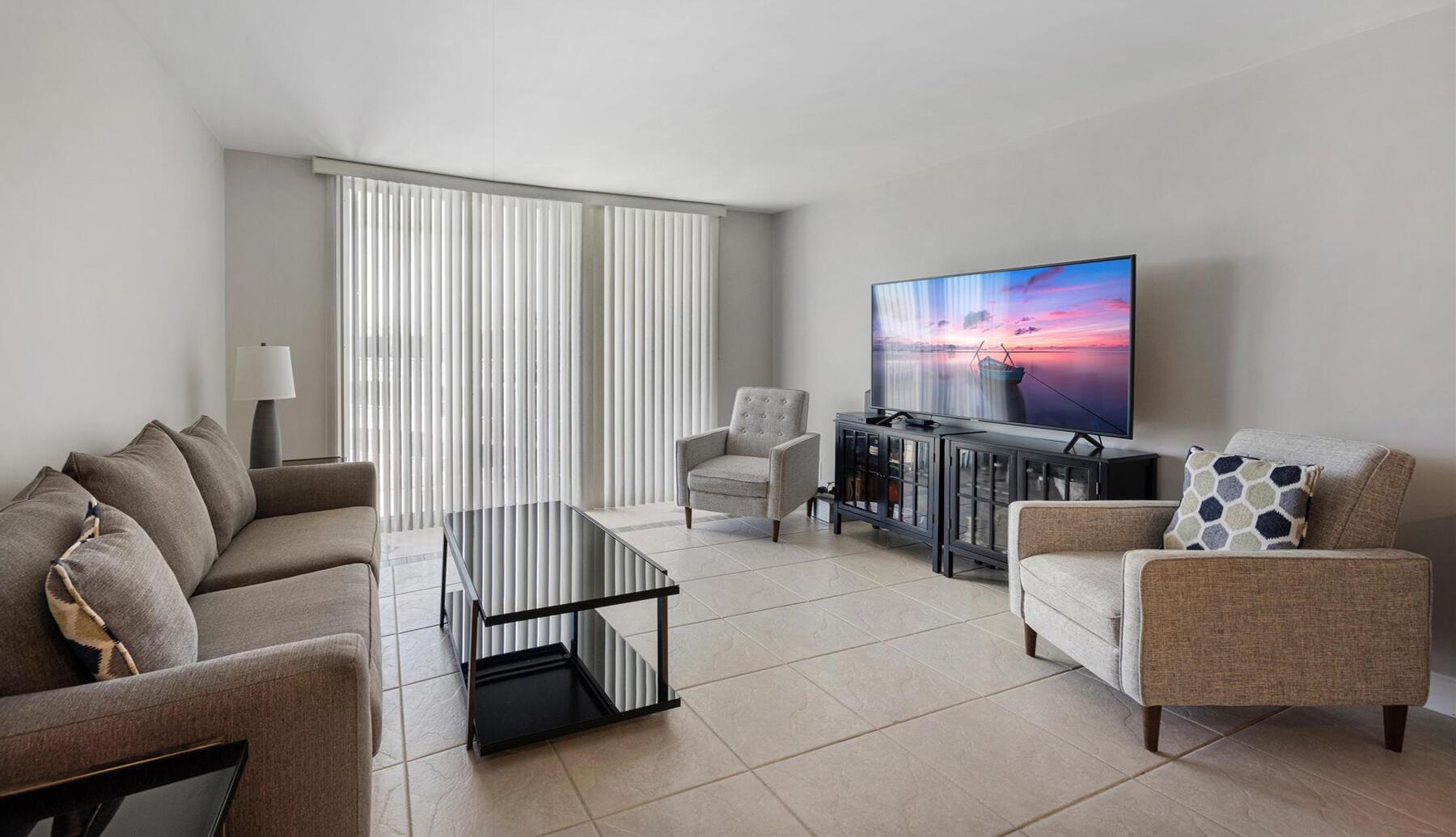LE CHATEAU ROYAL CONDO - Residential