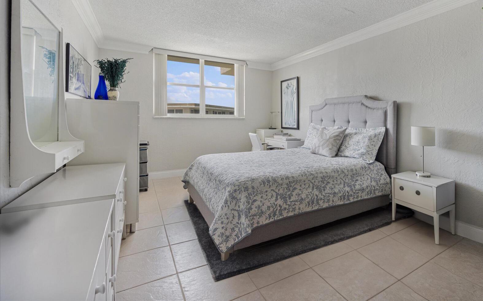 LE CHATEAU ROYAL CONDO - Residential
