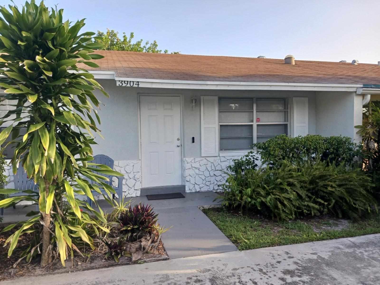 Newly remodeled Duplex in Pain Beach Gardens. Light and bright. Great schools! Laminate throughout. Large kitchen, 2 full baths, fenced yard. Hurry! Won't last!