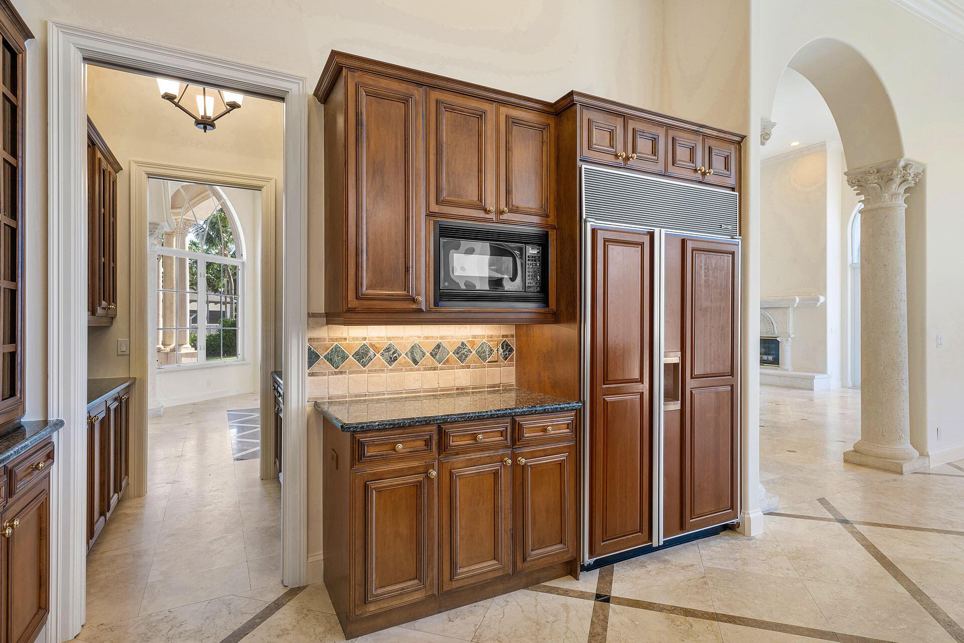 ROYAL PALM YACHT & COUNTR - Residential