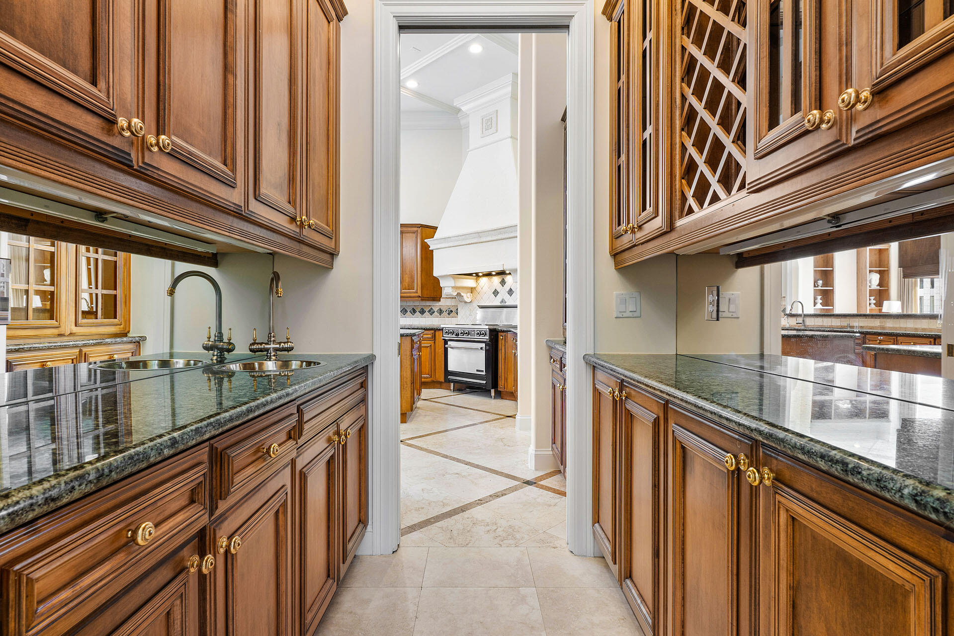 ROYAL PALM YACHT & COUNTR - Residential