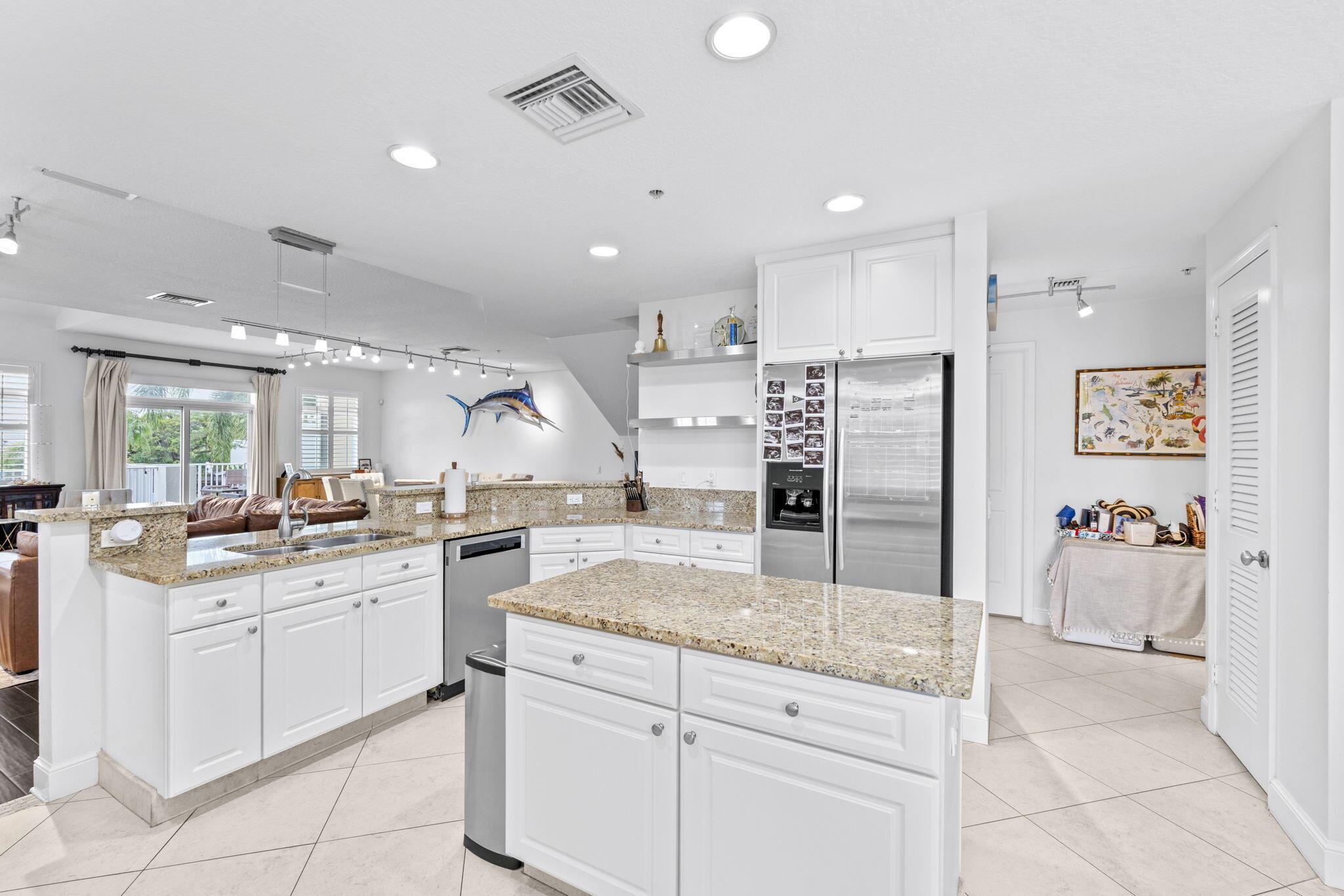 305 E Ocean Avenue Th-7