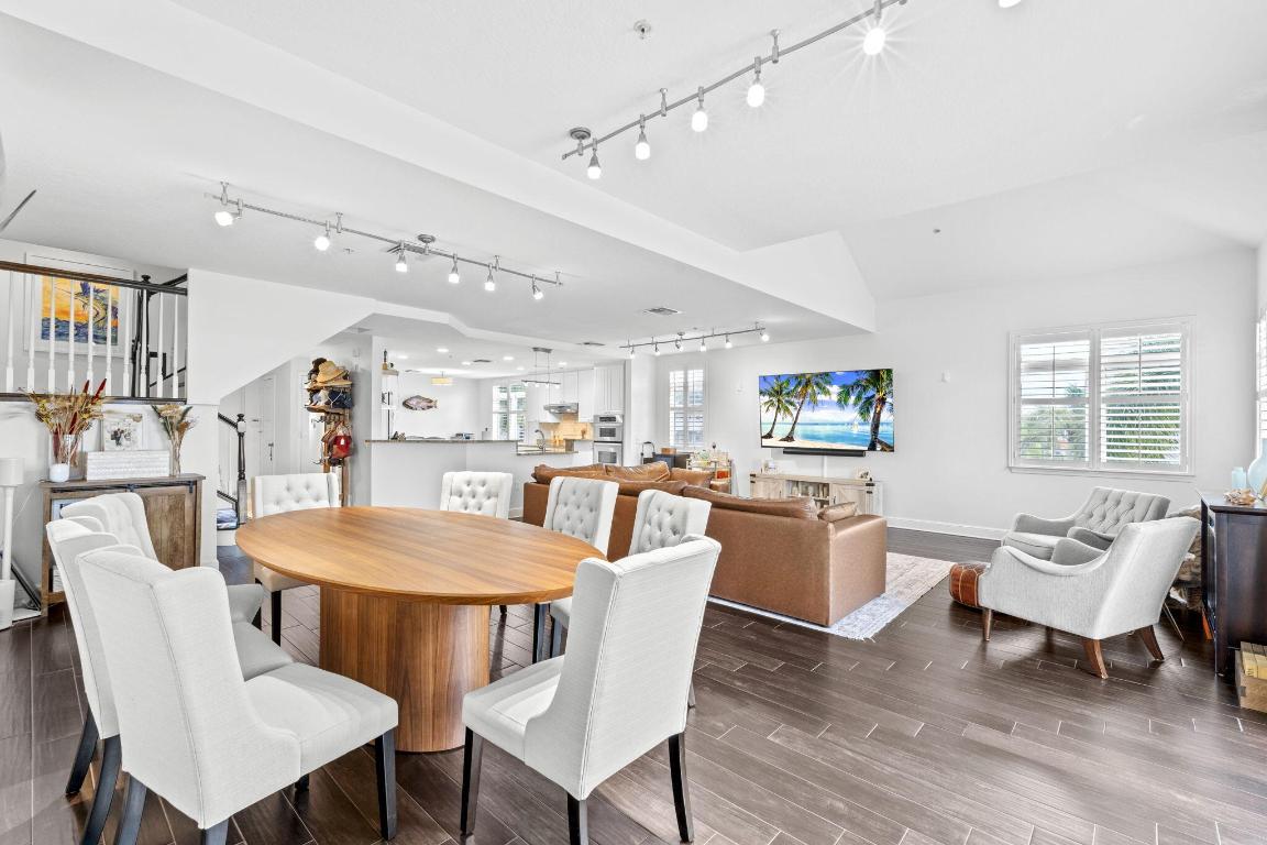 OLDE VILLAGE POINTE CONDO - Residential