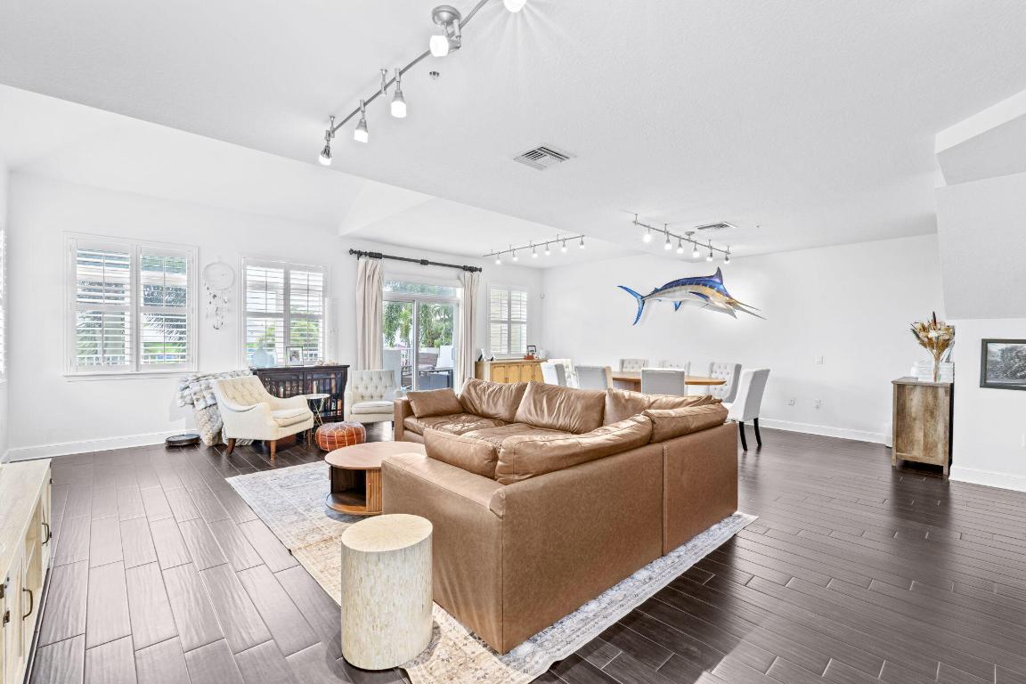 OLDE VILLAGE POINTE CONDO - Residential