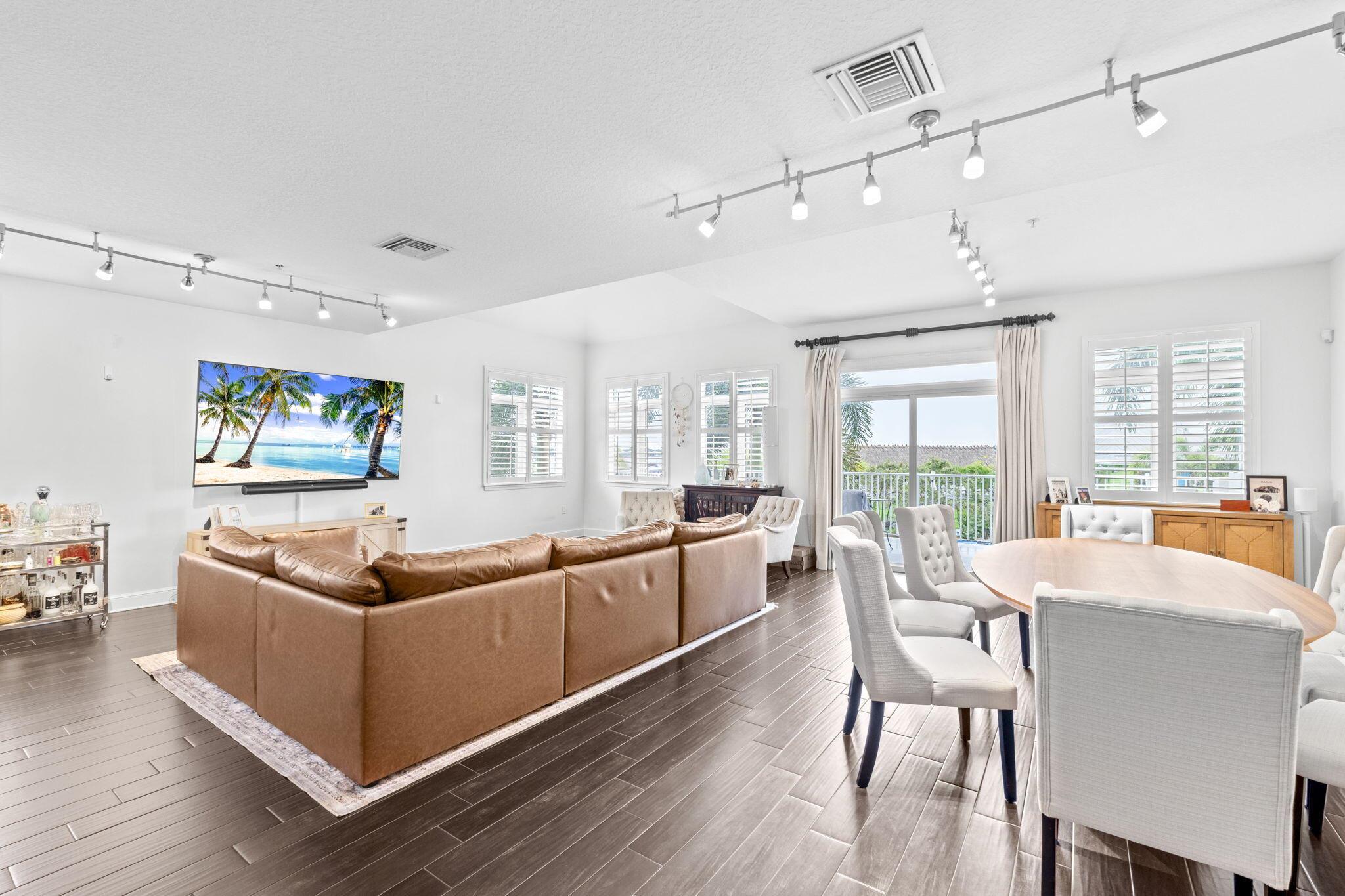 OLDE VILLAGE POINTE CONDO - Residential