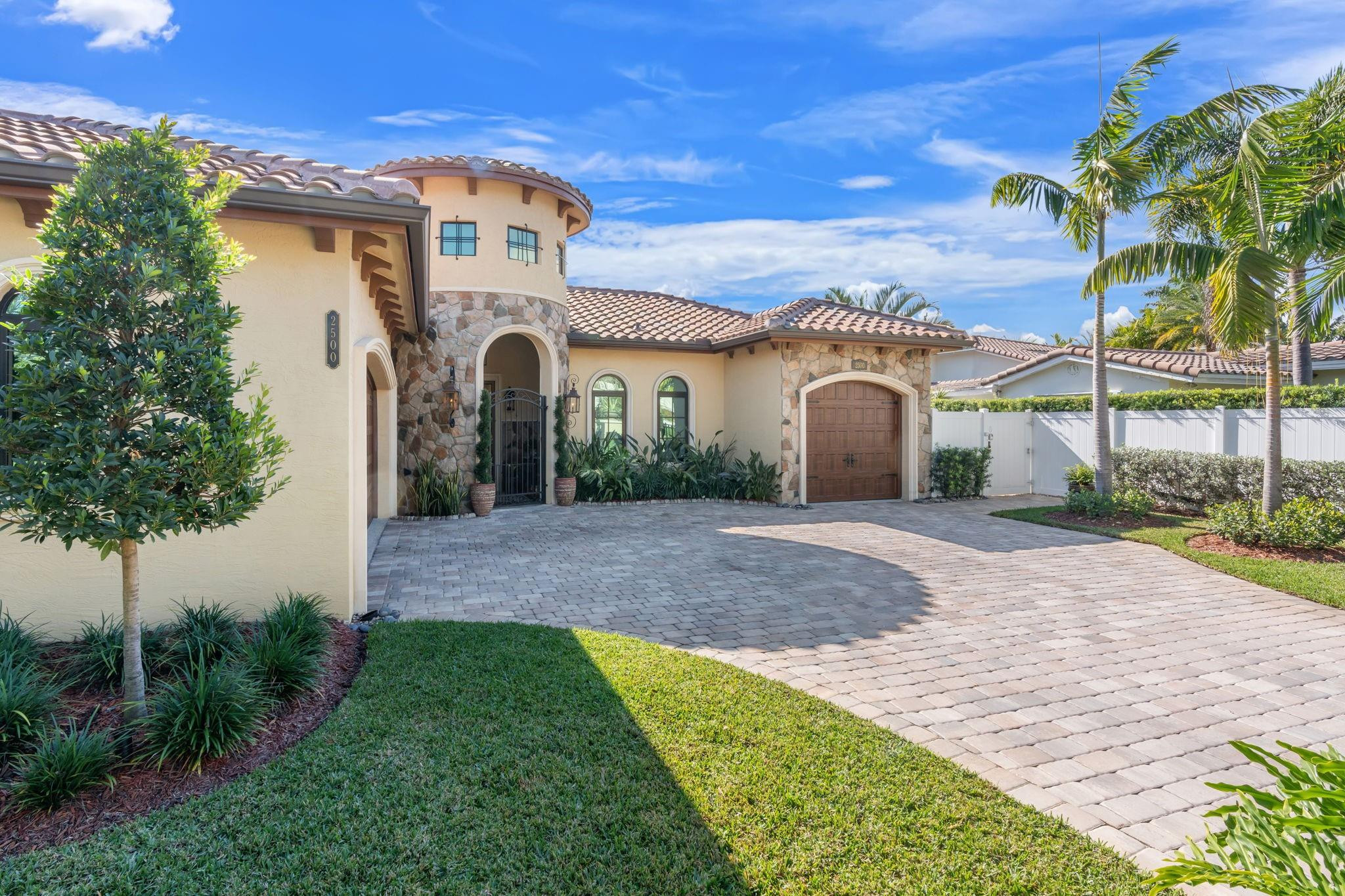 View photos, virtual tours, details... 2500 NE 14th Street