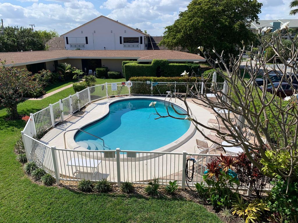 Photo of 3208 SE 11th Street #201, Pompano Beach, FL 33062 (MLS # B26004881)