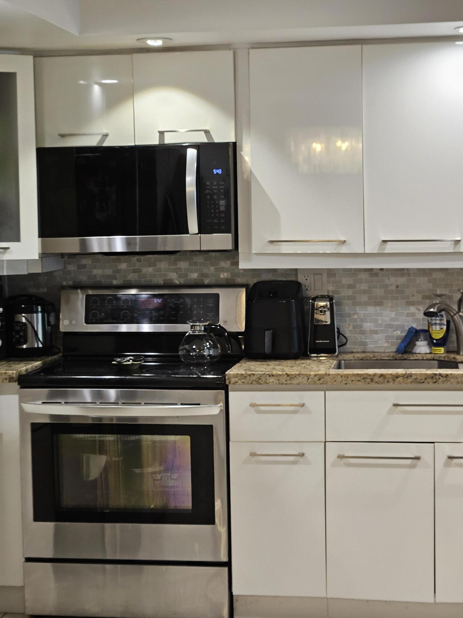 VILLAS OF SHERIDAN CONDO - Residential