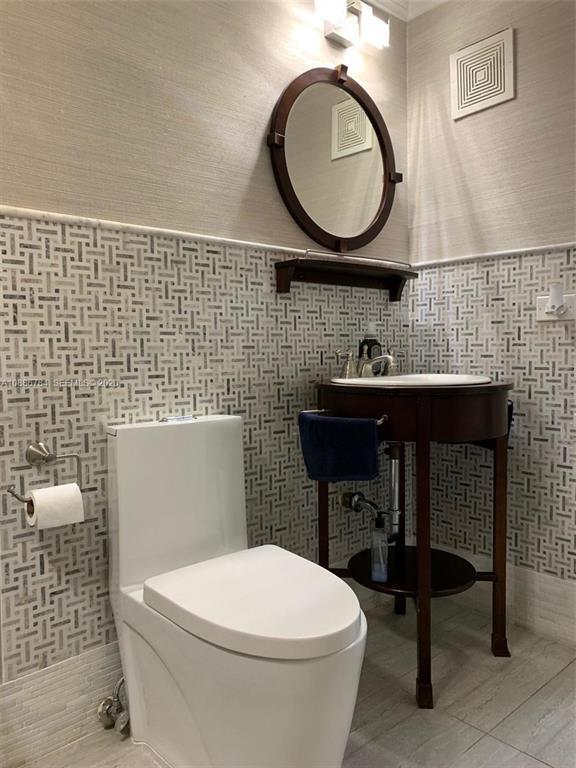 VILLAS OF SHERIDAN CONDO - Residential