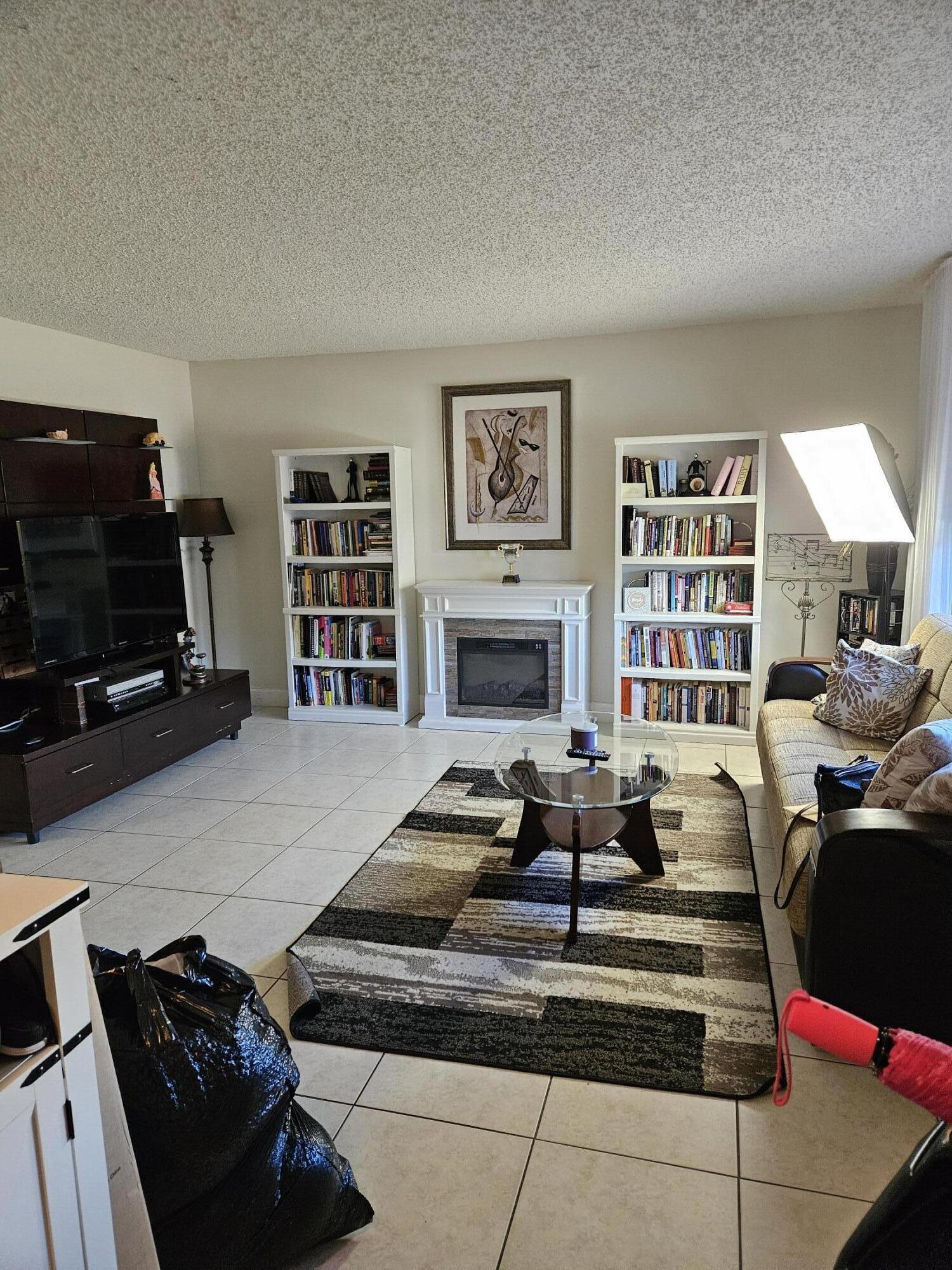 VILLAS OF SHERIDAN CONDO - Residential