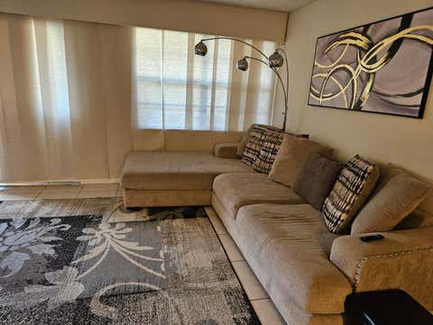 Tiny photo for 2617 N 40th Avenue, Hollywood, FL 33021 (MLS # B26032579)