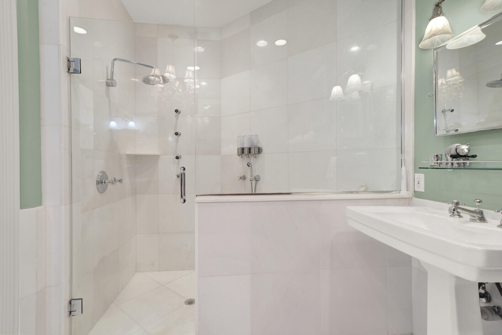 CARILLON CONDO - Residential