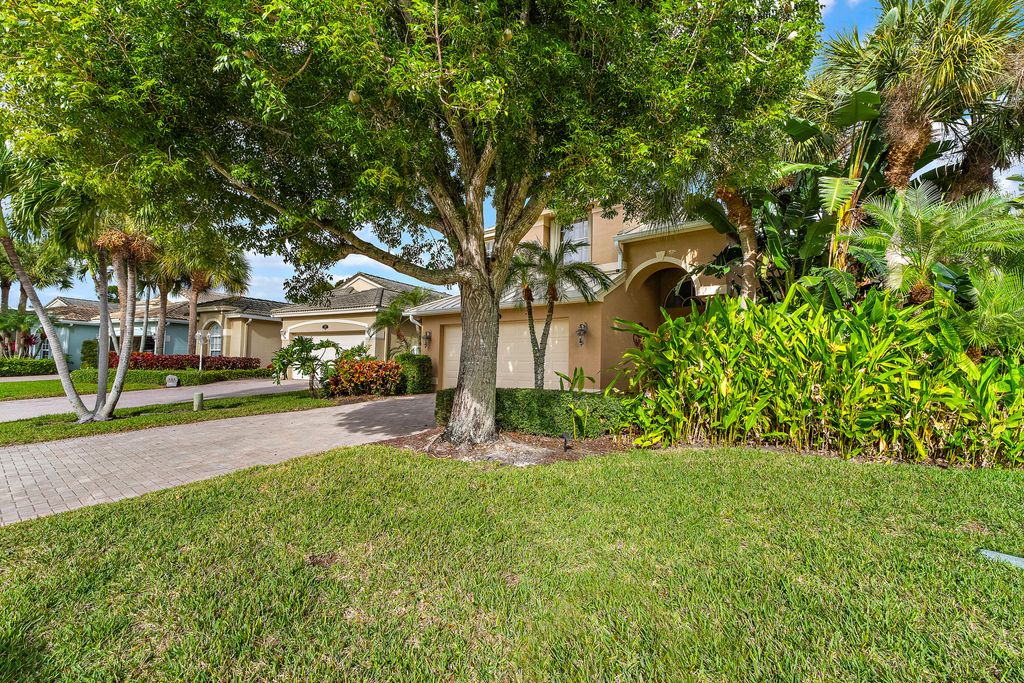 Photo of 938 SE Westminster Place, Stuart, FL 34997 (MLS # R11150550)