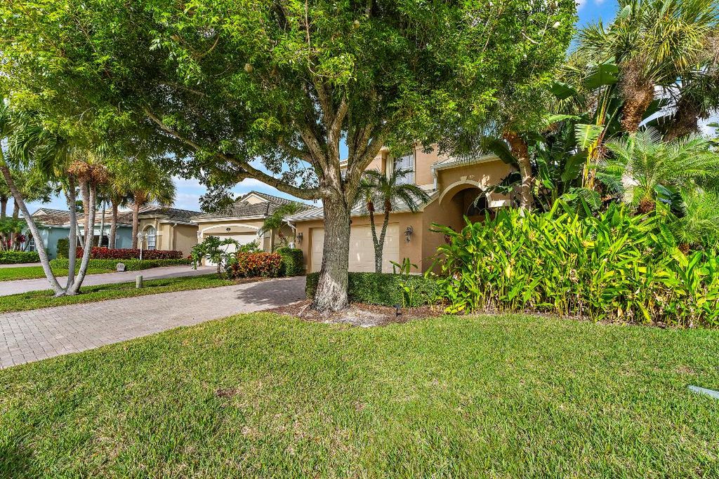 Photo of 938 SE Westminster Place, Stuart, FL 34997 (MLS # R11150550)