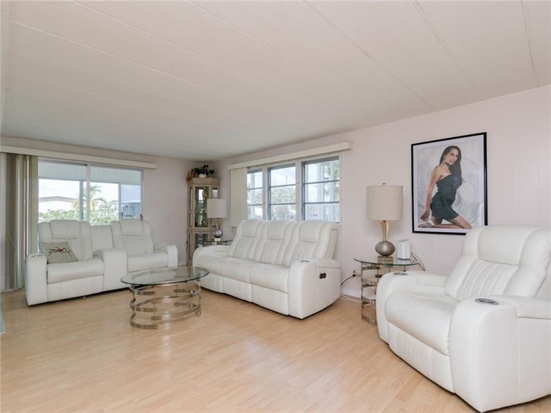 Ravenswood Estates & Mari - Residential