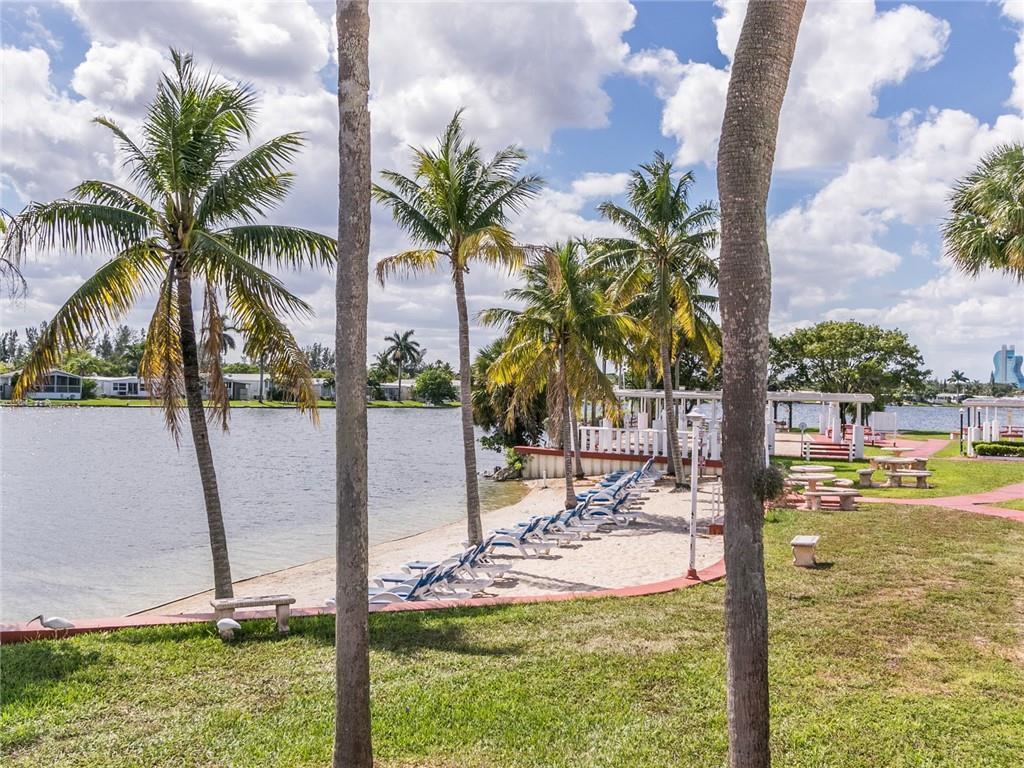 Ravenswood Estates & Mari - Residential