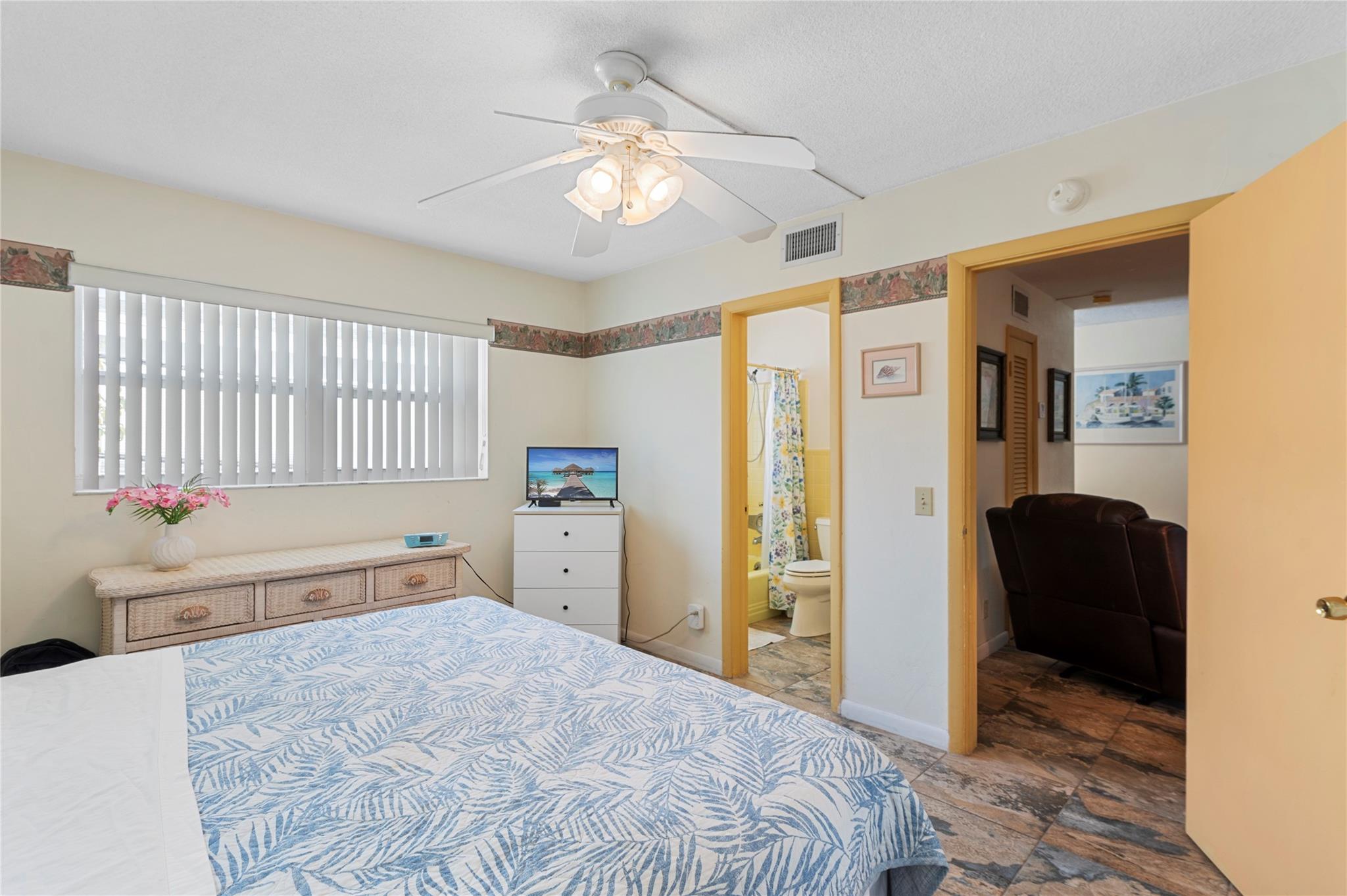 3225 NE 16th St 20A