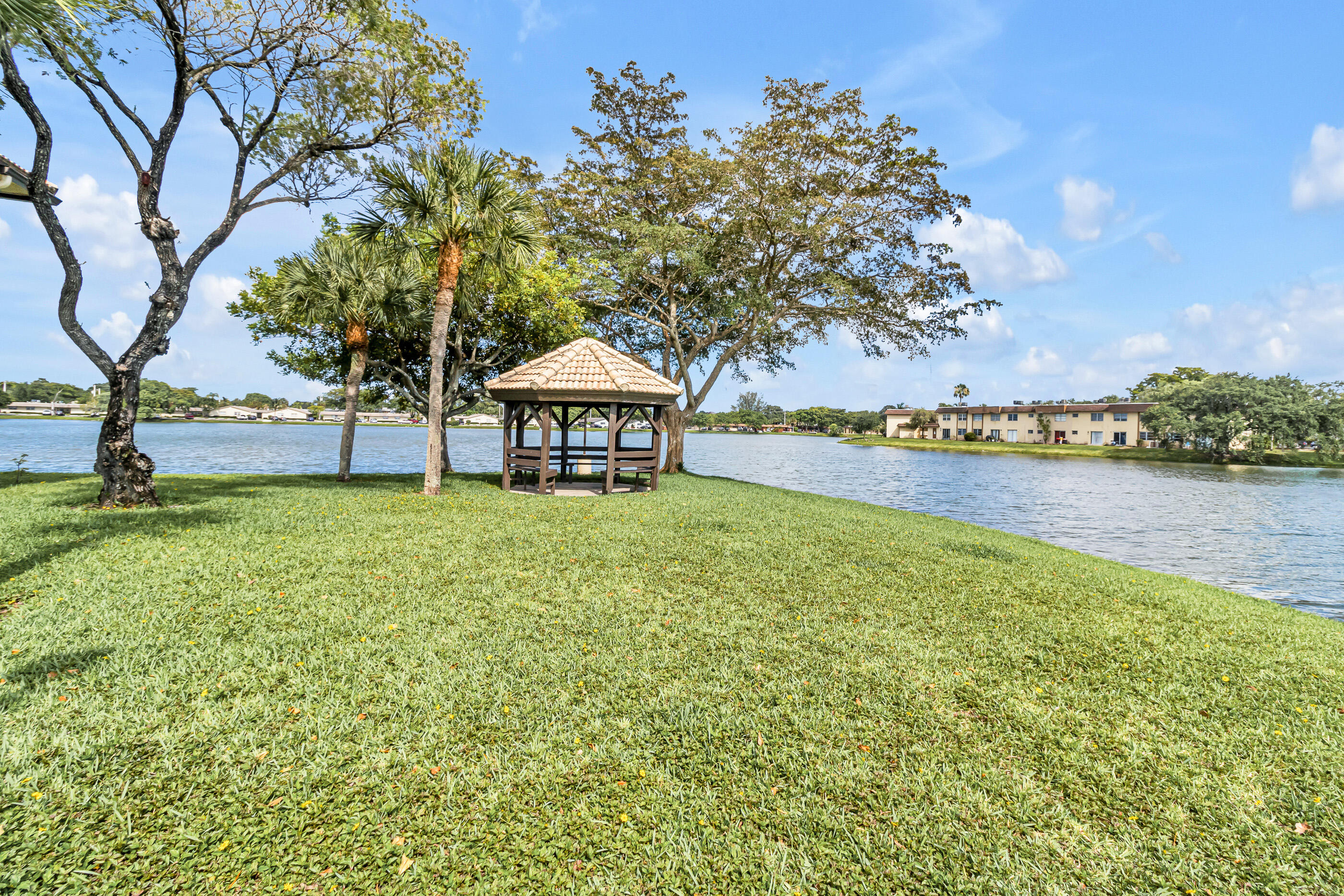 VIEWPOINTE CONDO - Residential