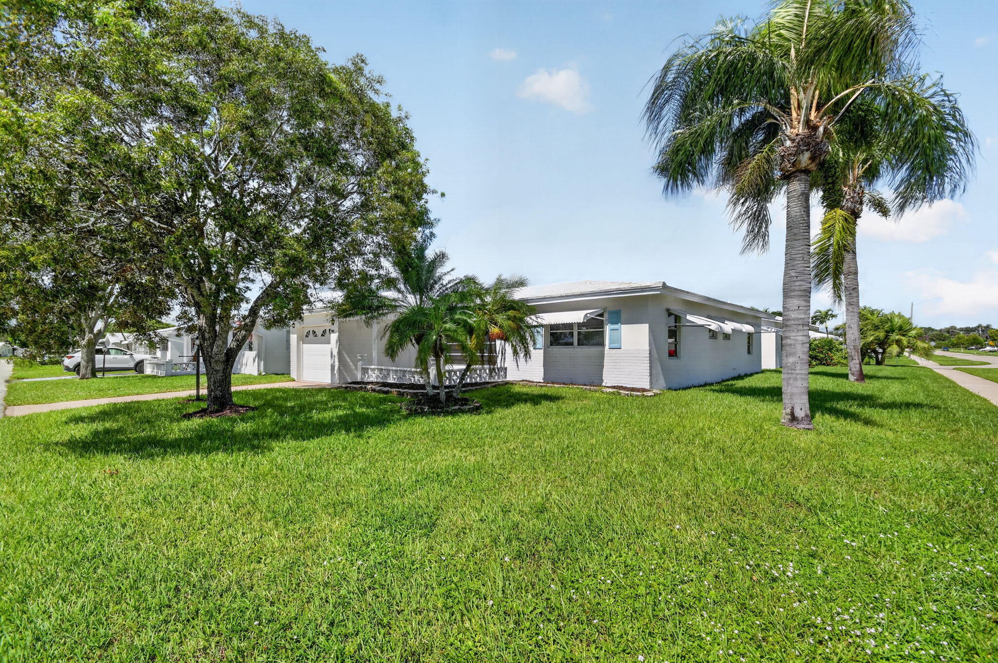 1001 SIESTA Avenue