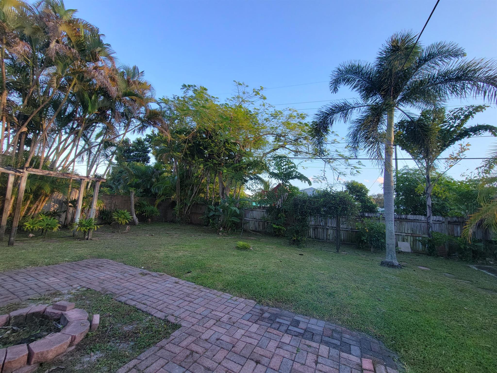 Peaceful neighborhood, 5 min away from 1-95, close to restaurants, gas stations, churches and school. 7-9 minutes away from Ocean Front Beach Park, Ocean Ridge Natural Arenal, Ocean Ridge Hammock Park Beach, great area for swimming, sun-bathing, enjoy nature, hiking + relaxing. At walking distance to the Marina Village at Boynton (3 min away driving).6 minutes away from the Riverwalk Plaza with great restaurants, Pharmacy, Walgreens, Publix, Panera, Starbucks and more! The property is currently an Airbnb, 2 bed 2 bath, living room, dining room, kitchen, laundry room and a back area for outdoor furniture, huge garden, enough space to build a pool. Great profits, it also have a separate unit with 1 bedroom, 1 bathroom, living room and kitchen.