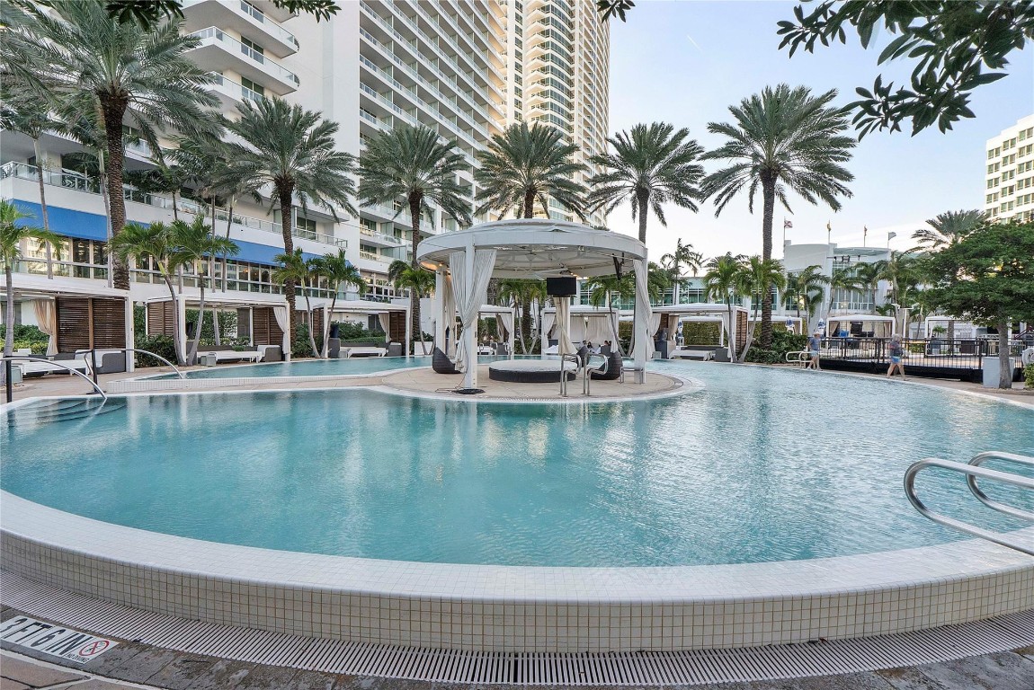 Fontainebleau - Residential