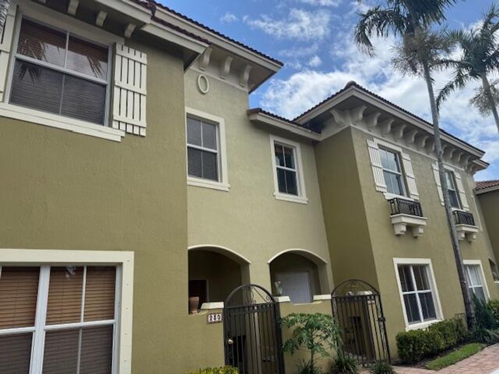 Photo of 232 Lake Monterey Circle, Boynton Beach, FL 33426 (MLS # R11080327)