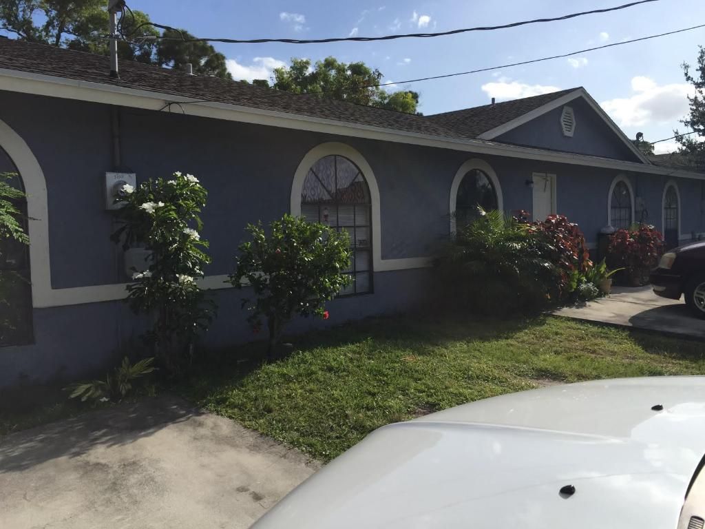 Photo of 5107 SE Primrose Way, Stuart, FL 34997 (MLS # R11001940)