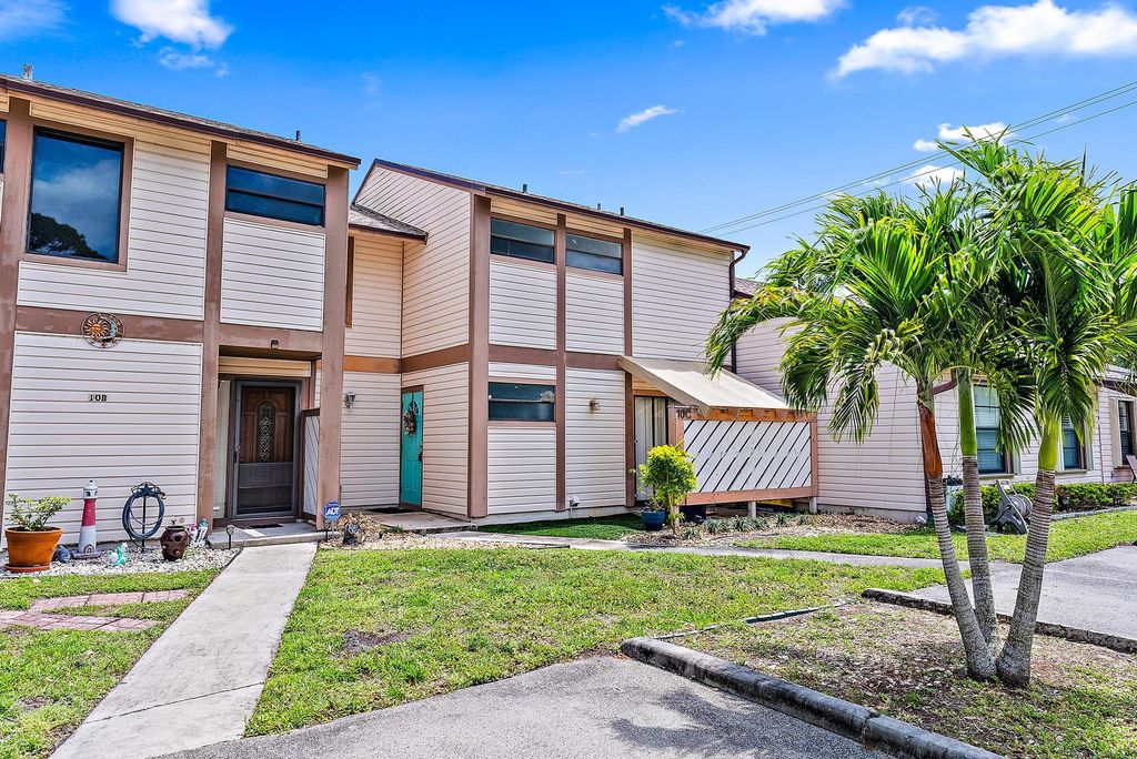 Photo of 122 Sherwood Circle #10c, Jupiter, FL 33458 (MLS # R10968909)