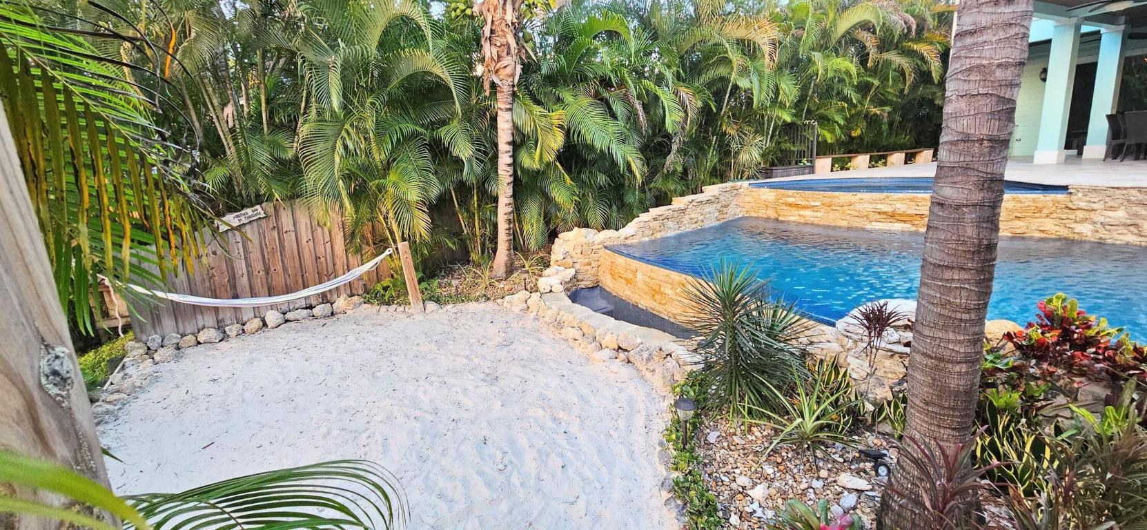 1468 SW Peninsula Lane