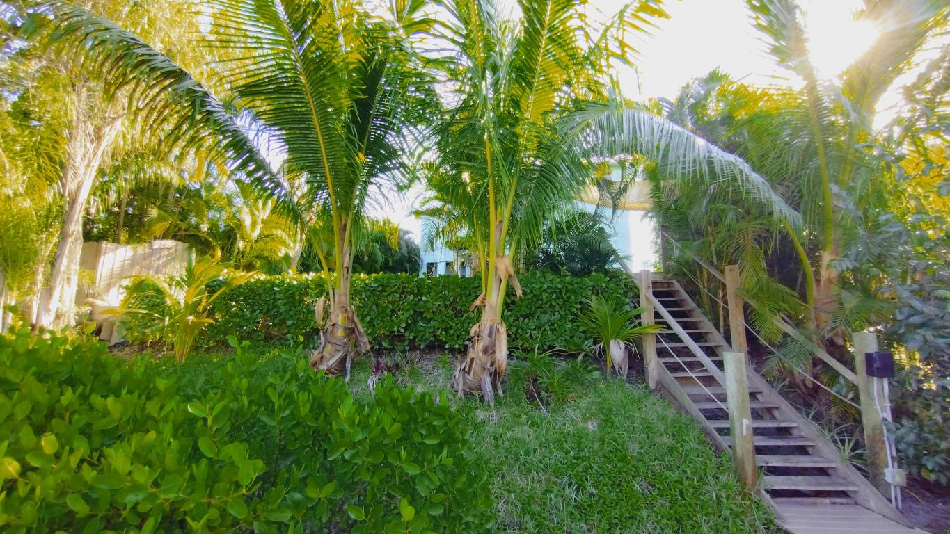 1468 SW Peninsula Lane