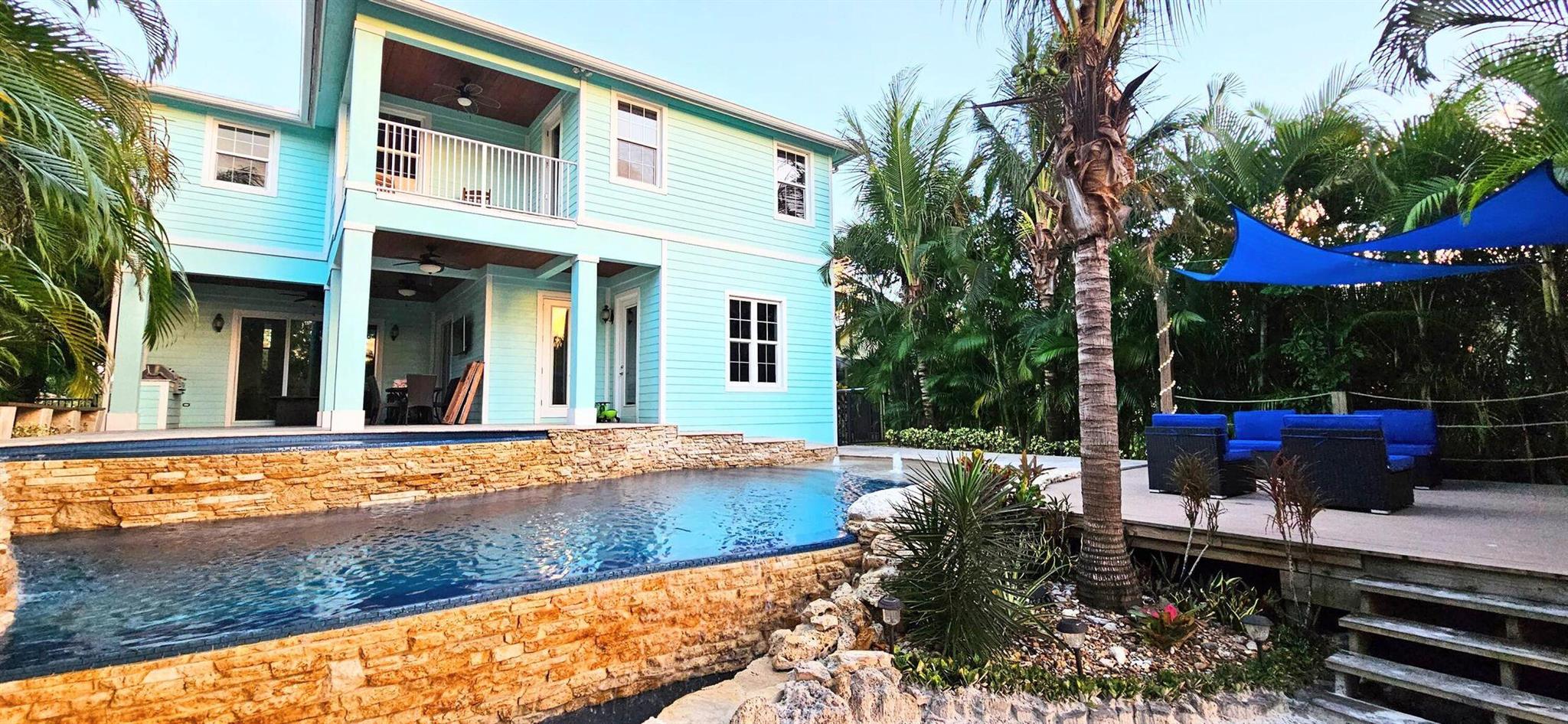 1468 SW Peninsula Lane