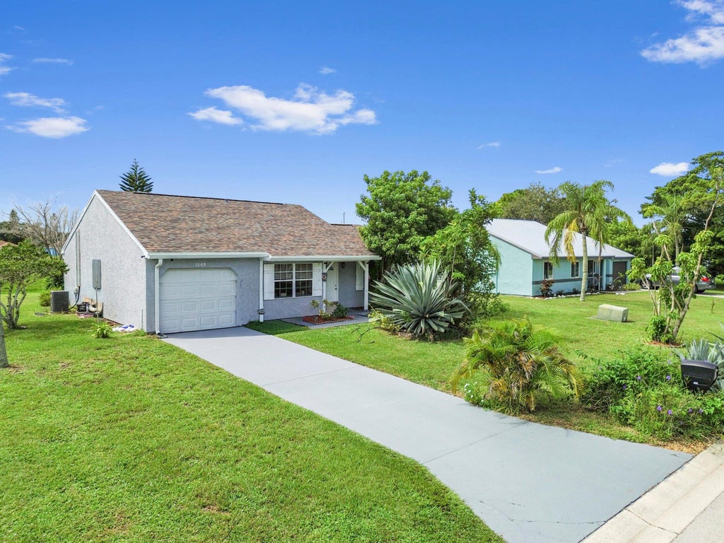 Photo of 1549 SE South Balcourt CT, Port Saint Lucie, FL 34952 (MLS # B26077934)