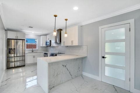 1001 Pine Tree Drive Lantana FL 33462
