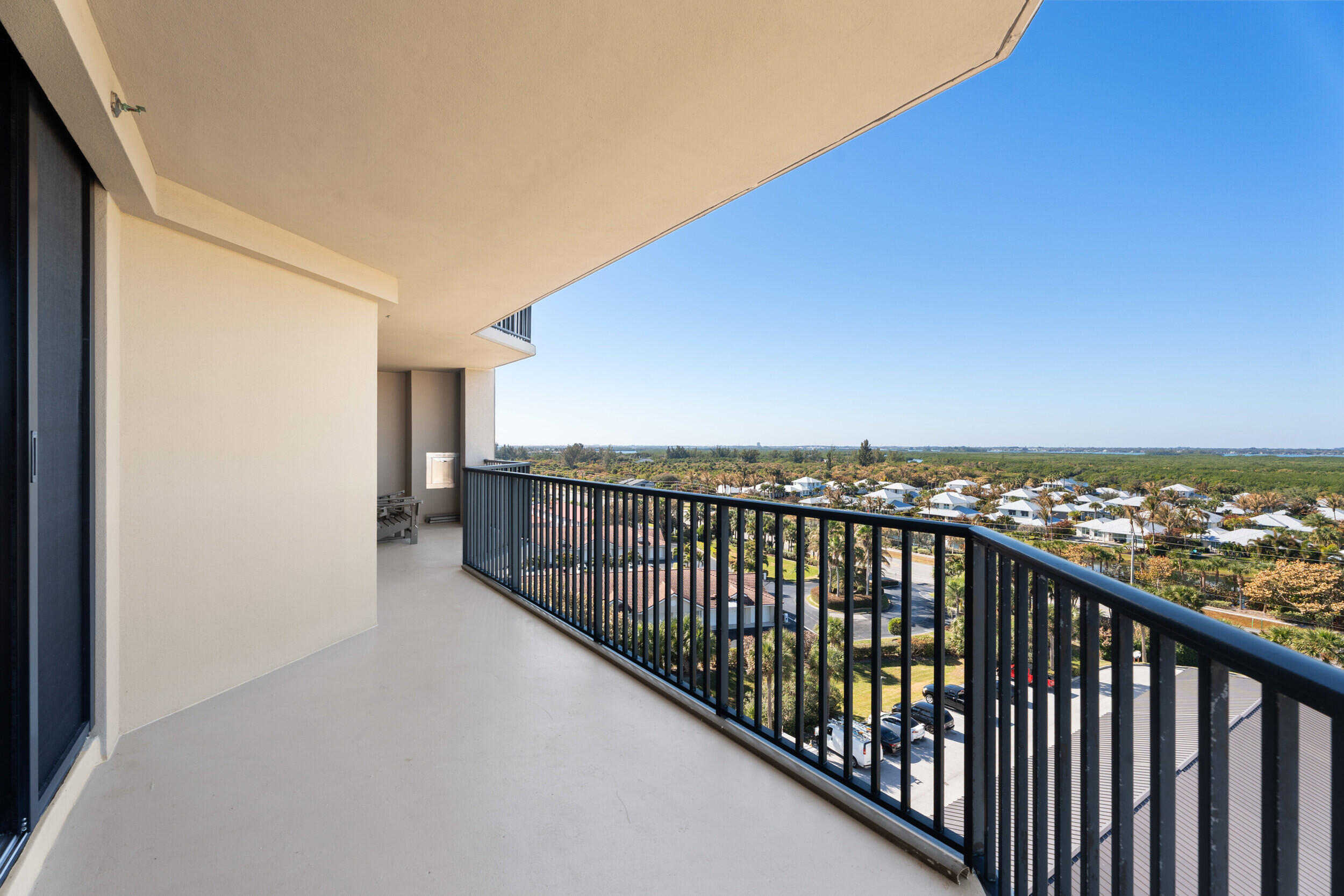 VISIONS CONDOMINIUM - Residential