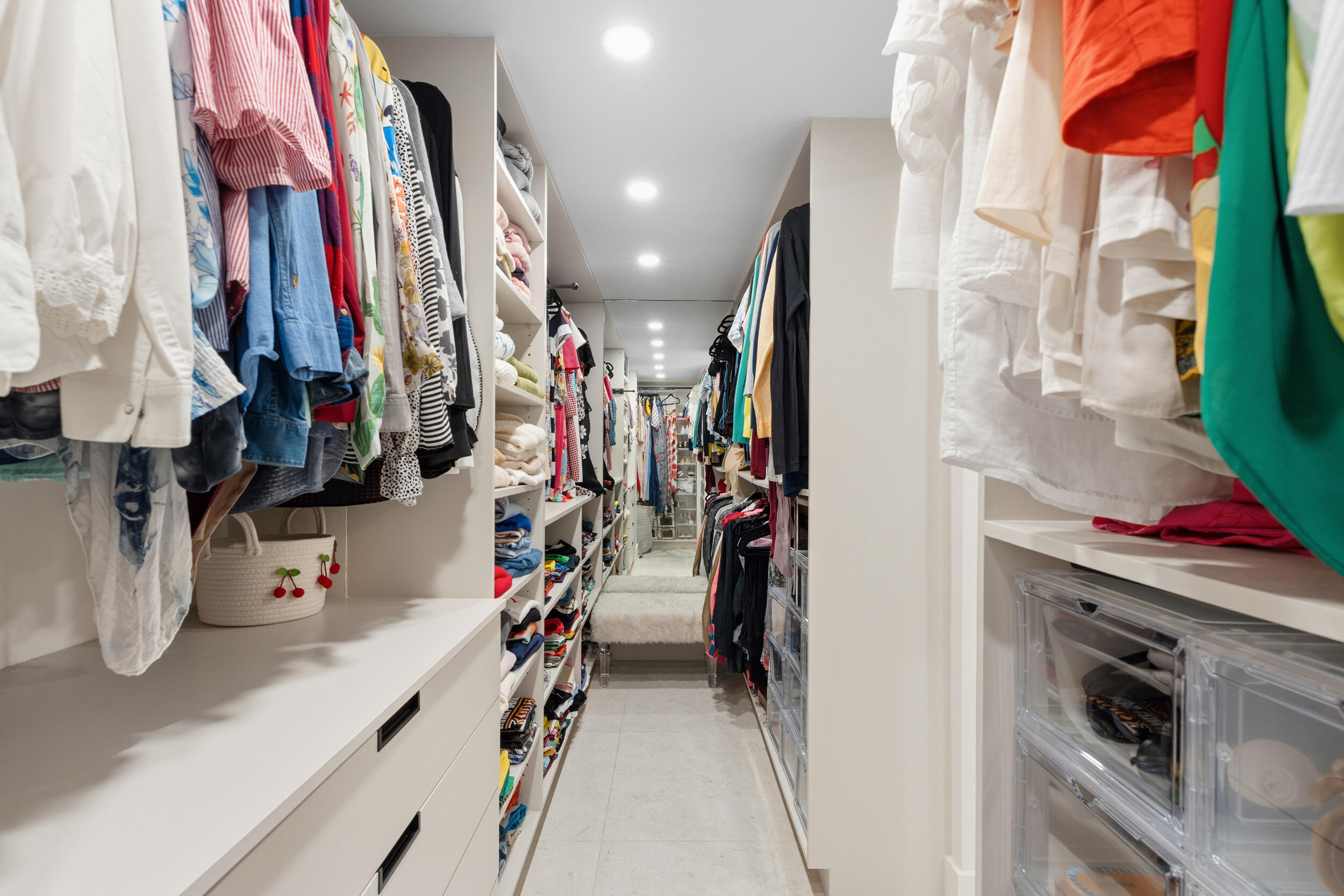 VISIONS CONDOMINIUM - Residential