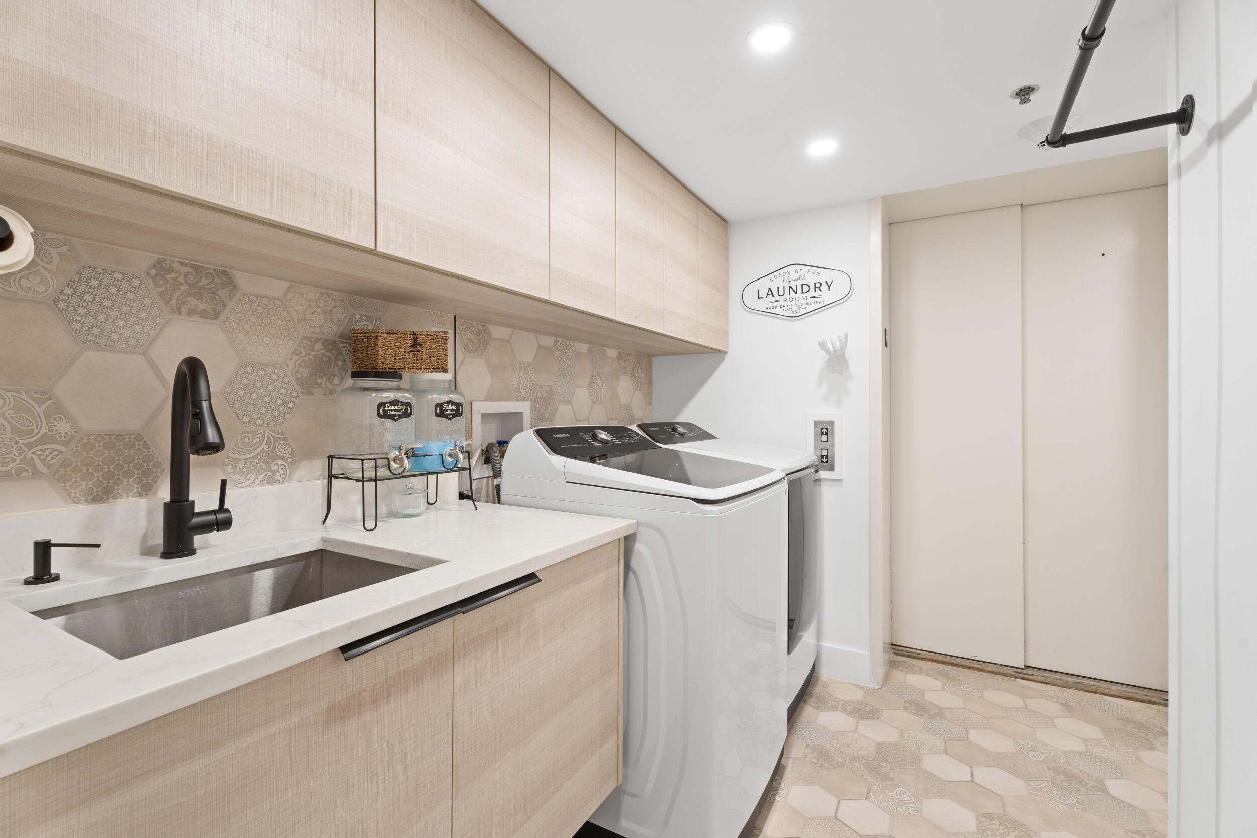 VISIONS CONDOMINIUM - Residential